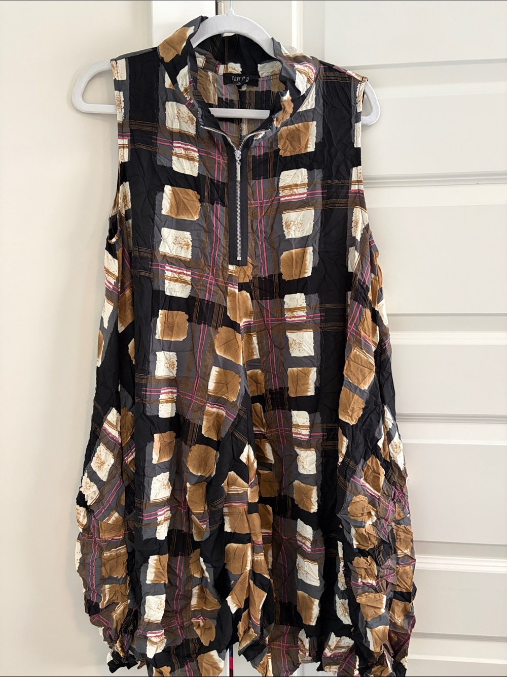 Comfy USA Sleeveless Black Plaid Bubble Tunic with Tan & Cream Squares size M.
